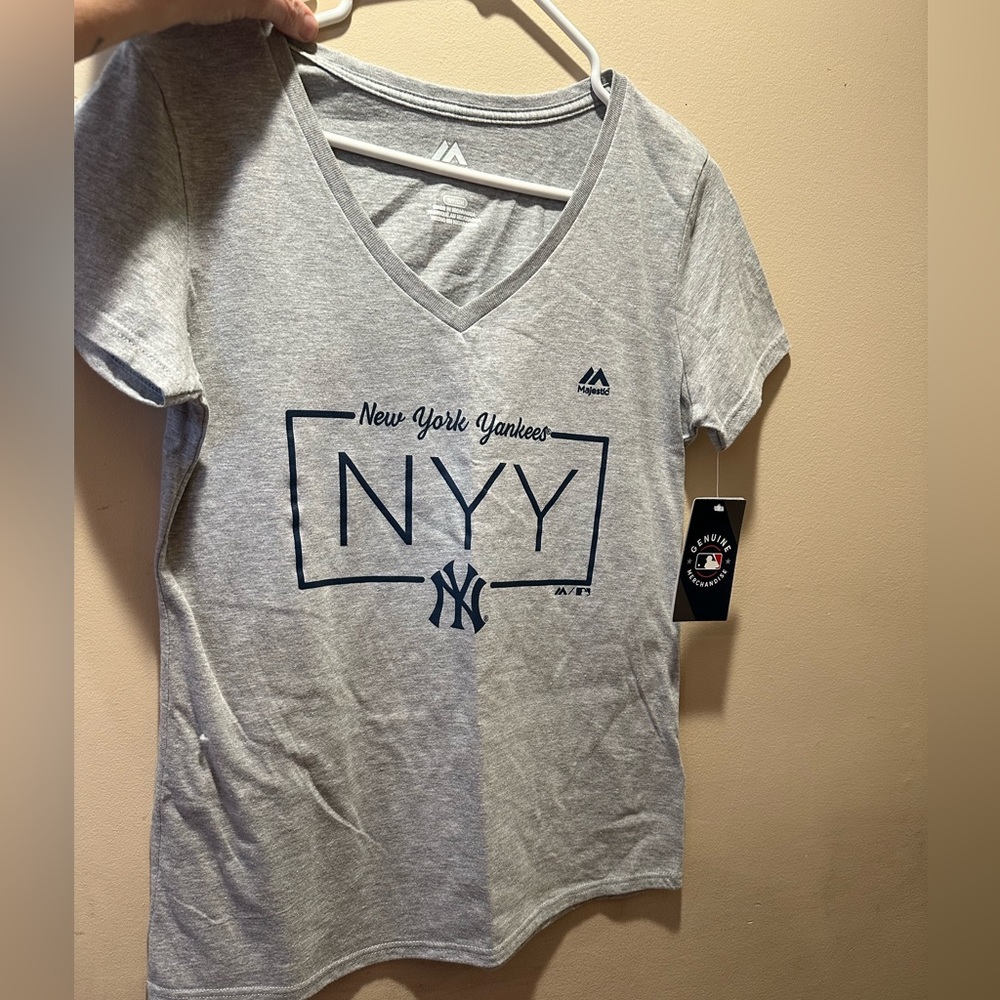 Brand New Women’s Yankee V-Neck T-Shirt